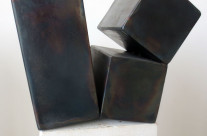 Würfelspaltung 2-10, 2010. Eisen brüniert, 28 x 28 x 20 cm.