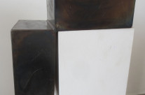 Würfelspaltung 3-10, 2010. Eisen brüniert, 30 x 30 x 20 cm.