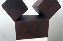 Würfelspaltung 4-10, 2010. Eisen brüniert, 33 x 33 x 20 cm.